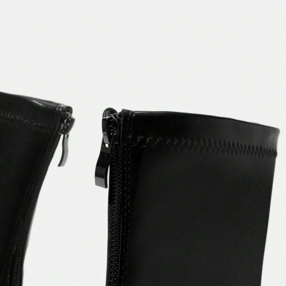 Elegant Black Heeled Boots - Picture 4 of 5